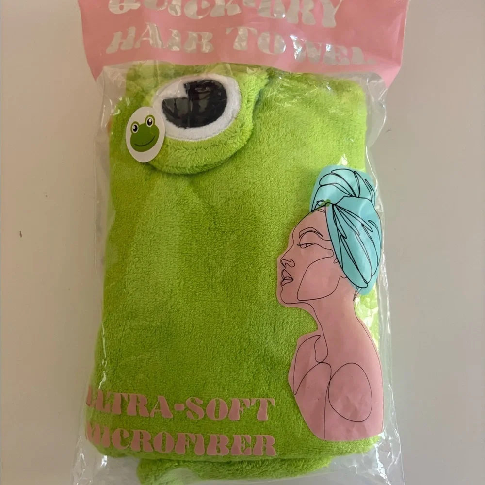 NWT Urban Outfitters Frog Hair Towel